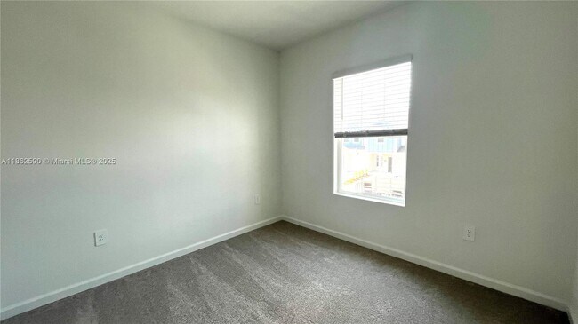 Building Photo - 2653 Skyline Lp