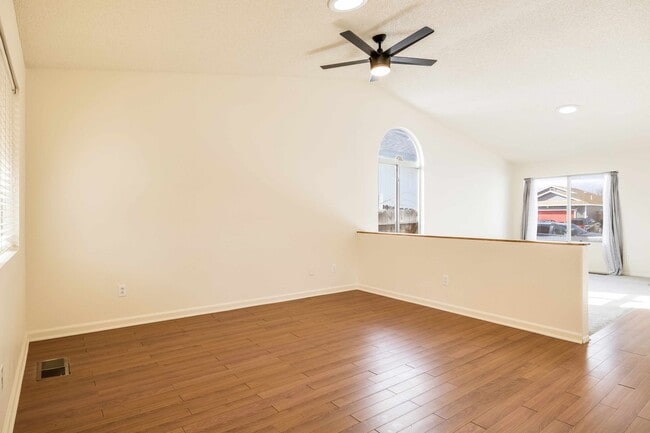 Building Photo - Well Maintained 3 Bedroom, 2 Bath Home