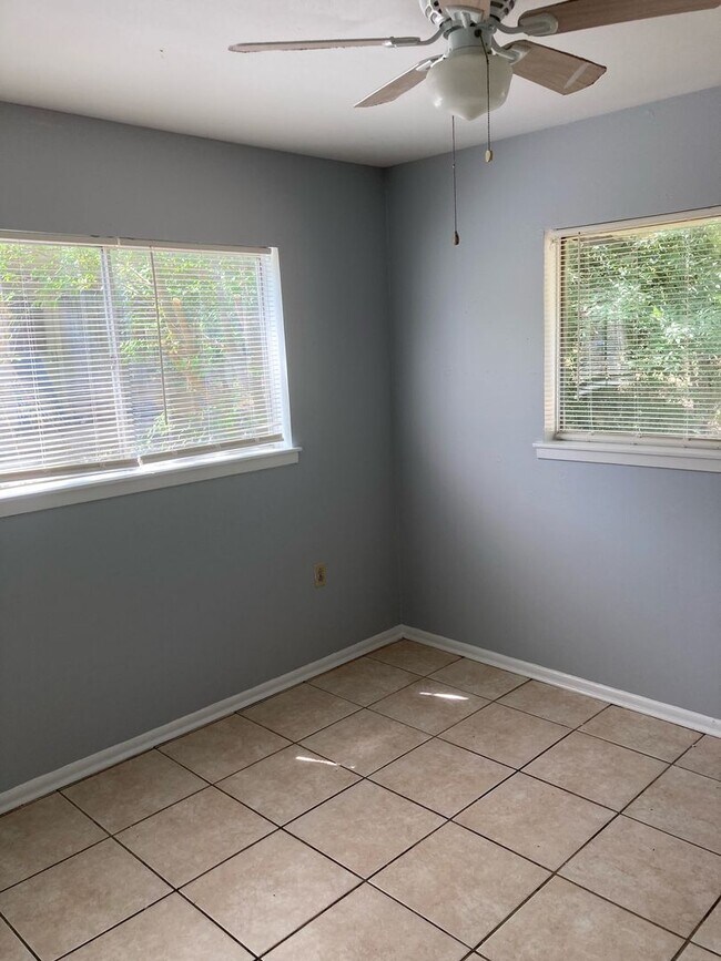 Building Photo - ZERO APPLICATION FEE FOR THIS 4BR/2BA NORTHEAST HOME