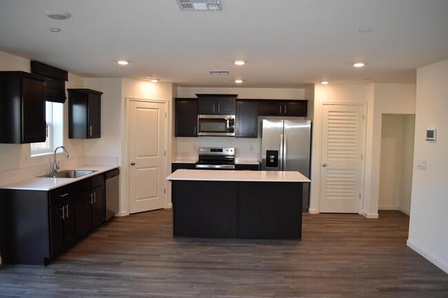 Building Photo - 703 Irma Dr