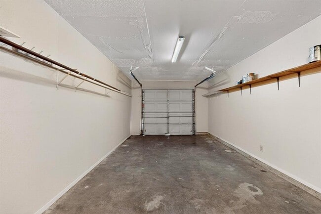 Building Photo - 10003 Rutland Village E