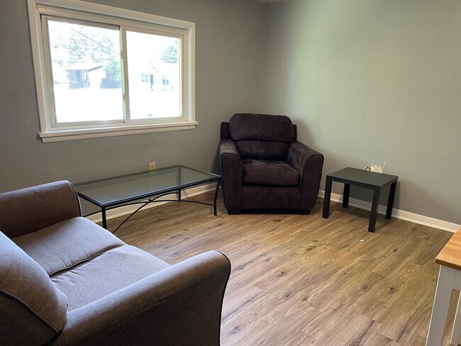 Building Photo - 159 Kendall Ave