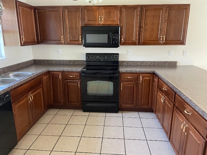 Building Photo - 485 Yorktown Dr