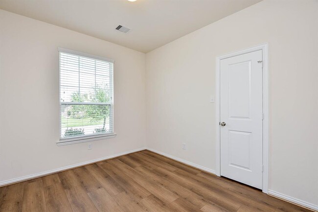 Building Photo - 16035 Dehay Ln