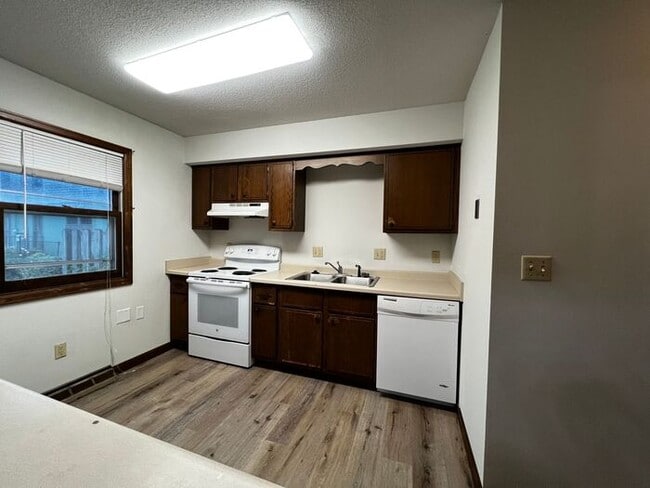 Building Photo - $2,200 | 4 Bedroom, 2.5 Bathroom Multi Flo...