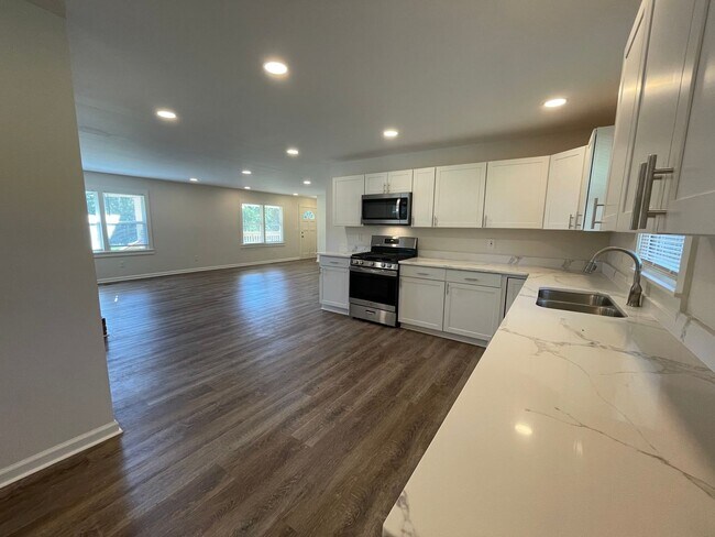 Building Photo - Completely remodeled 3/2 House- $2,150