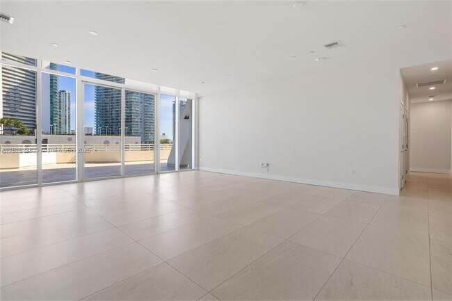 Building Photo - 555 NE 34th St