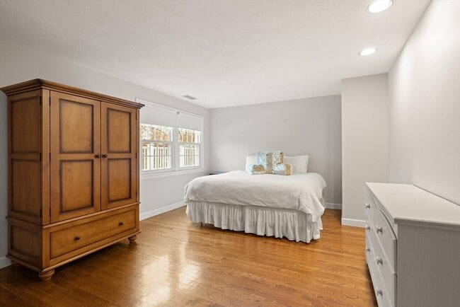 Building Photo - 25 Saddle Club Rd