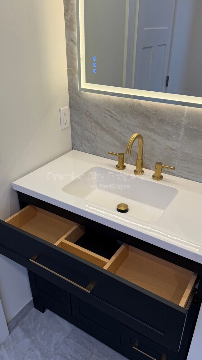 Building Photo - 240 Mcgregor Ave