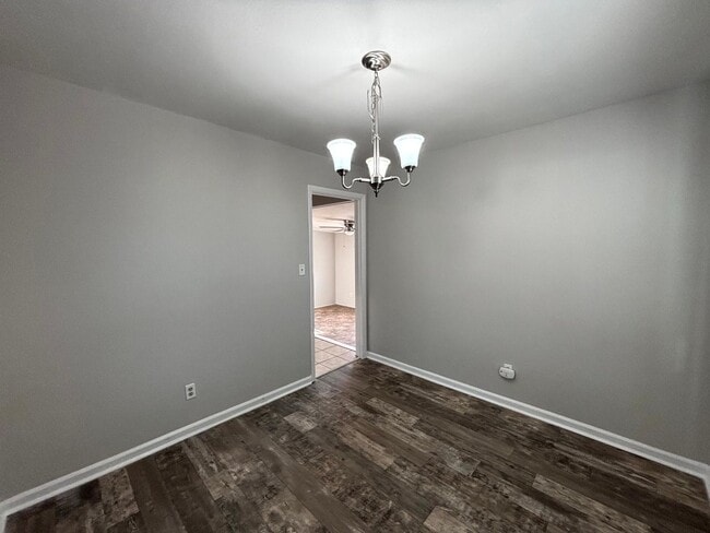 Building Photo - 557 Waterbury Dr