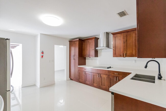 Building Photo - 2810 NE 60th St