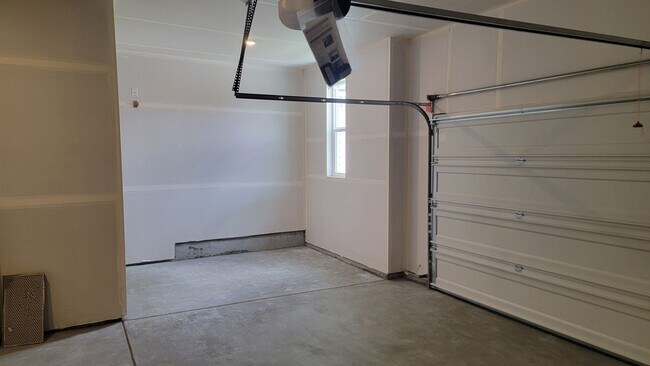 Building Photo - Brand New 3-Bedroom Home In Eagle Ridge