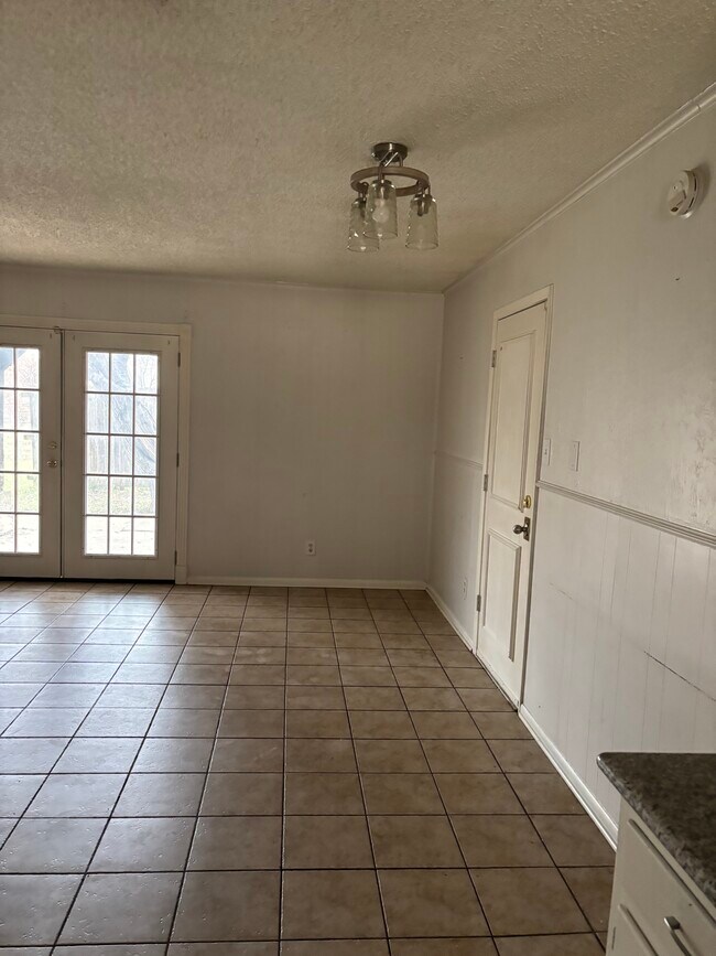 Building Photo - 704 Apollo Dr