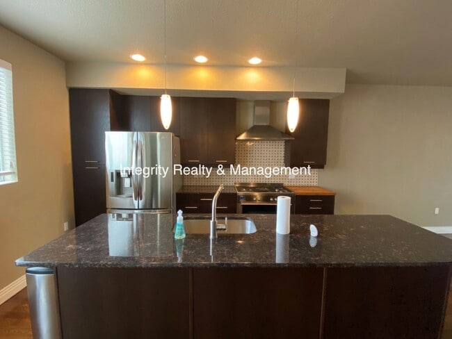 Building Photo - 2620 W Front View Cres Dr