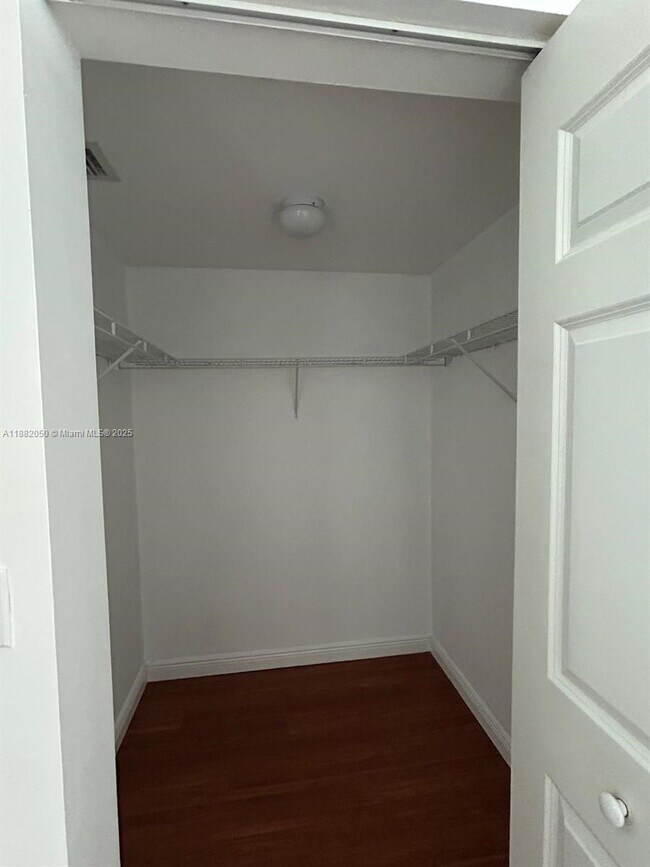 Building Photo - 1755 E Hallandale Beach Blvd