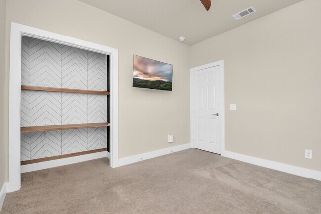 Building Photo - 1722 Summerlyn Ter Dr