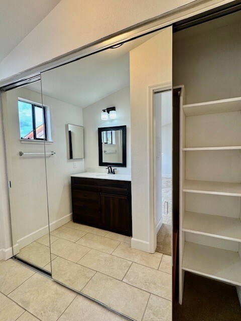 Building Photo - 123 N Villa Way