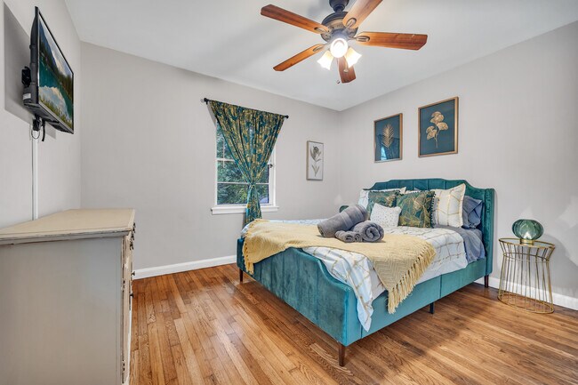 Building Photo - 2160 Lenox Rd NE