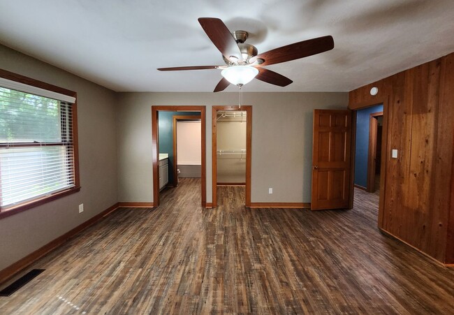 Building Photo - 3 bedroom house for rent off E Park Ave fo...