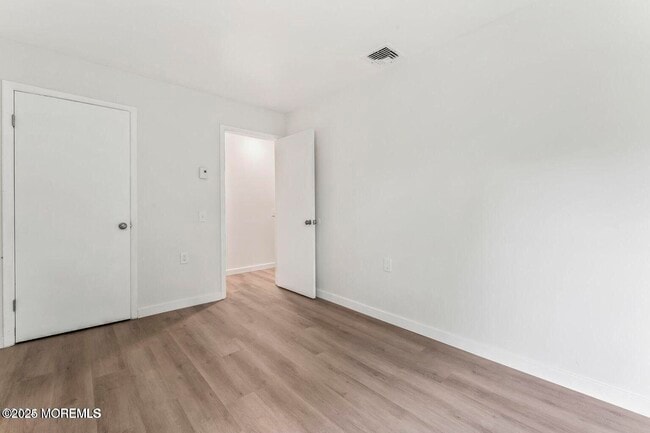 Building Photo - 6B Bayberry Ln