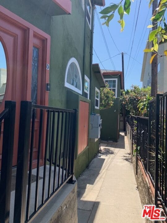 Building Photo - 1112 Ocean Park Blvd