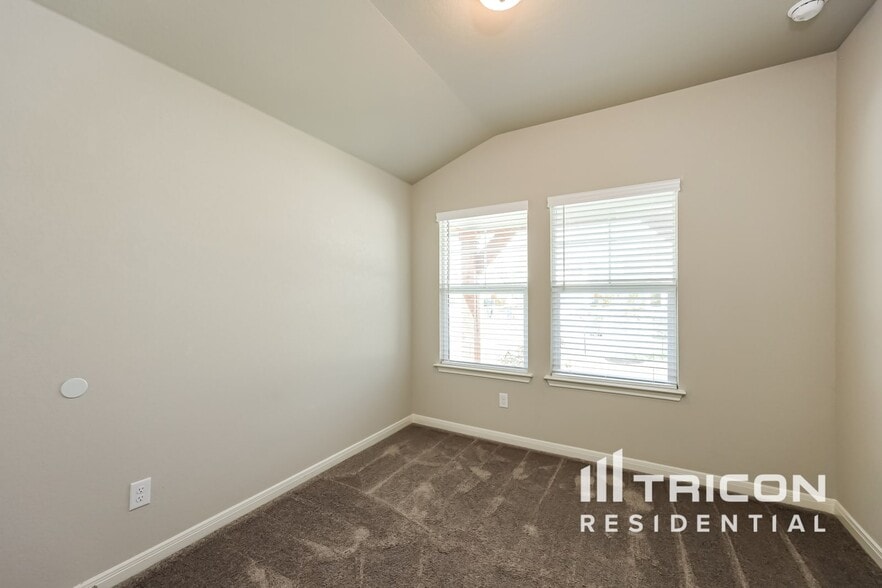 Building Photo - 13607 Emerson Wy