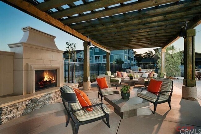 Building Photo - Beautiful 4 bedroom, 3.5 bathroom home in San Luis Obispo!