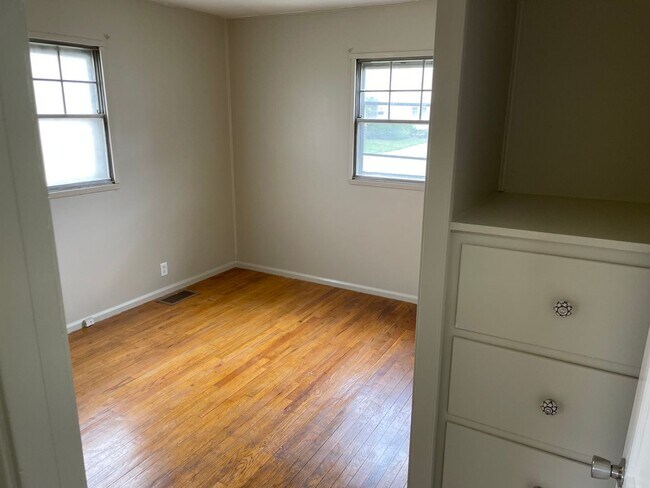 Building Photo - 2 Bedroom/1 Bathroom Home For Lease