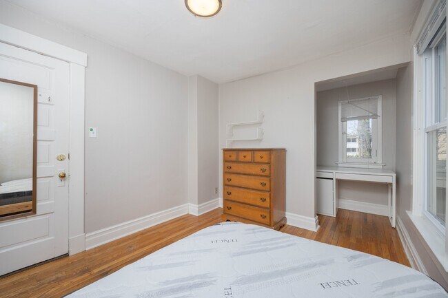 Building Photo - 1317 Forest Ct