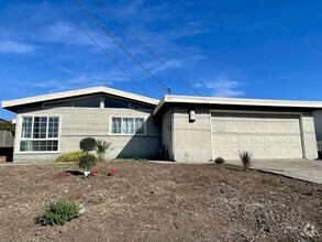 Building Photo - Petaluma: Single Level Home With Updated F...