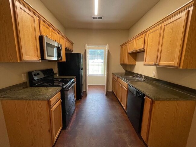 Building Photo - (((SUMMER SPECIAL!!))) Lovely 3/2 Duplex H...