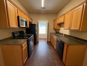 Building Photo - Lovely 3/2 Duplex Home Ready Now! High Cei...