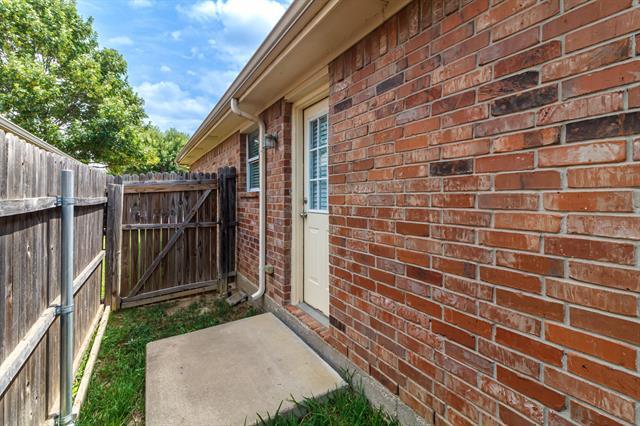 Building Photo - 2028 Sunny Side Dr