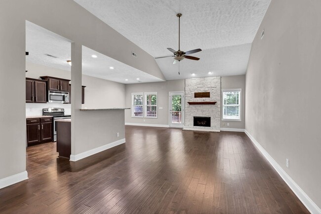 Building Photo - 987 Promenade Dr