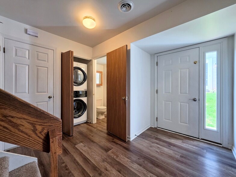 Building Photo - 391 E Jackson St