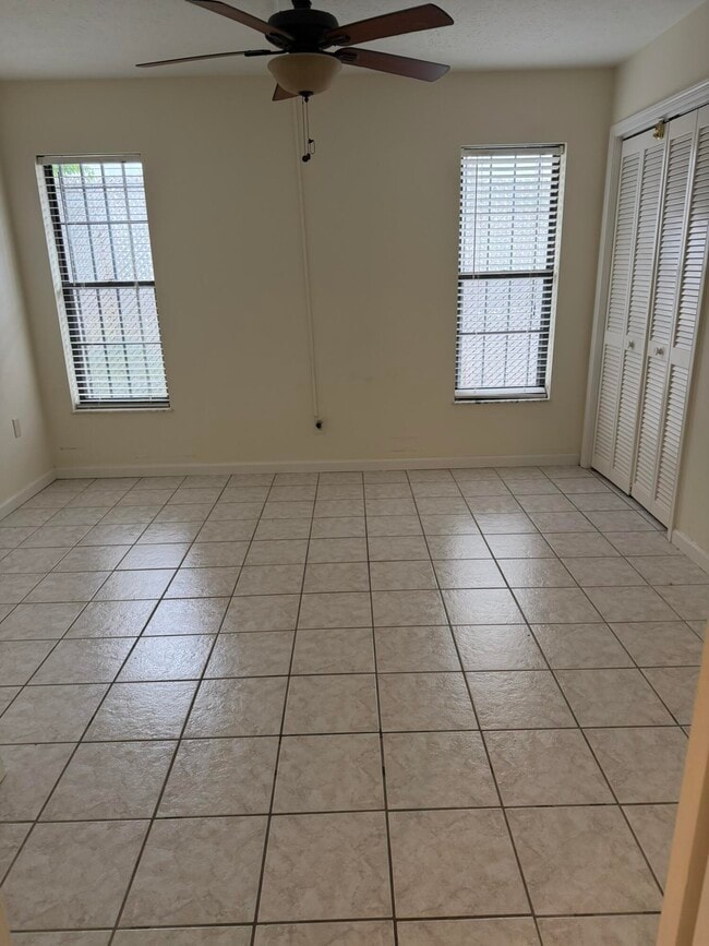 Building Photo - 10 Evergreen Dr