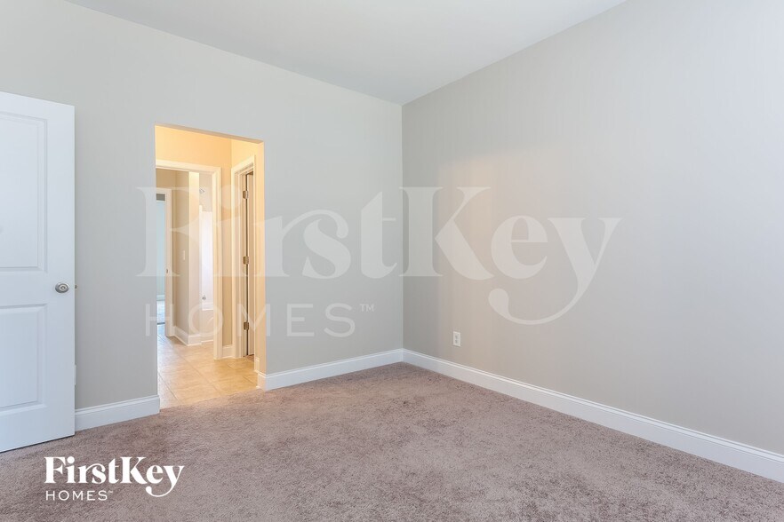 Building Photo - 451 Victoria Heights Dr.