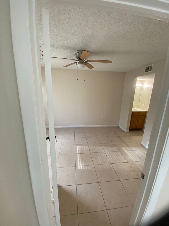 Building Photo - 2571 NW 56th Ave