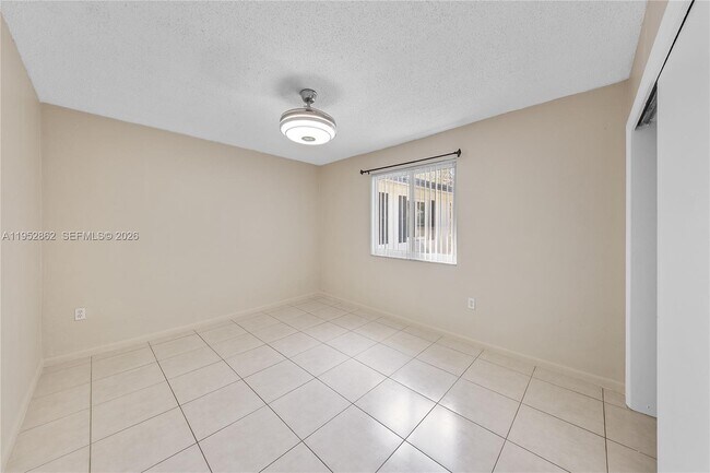 Building Photo - 10525 SW 77th Ct