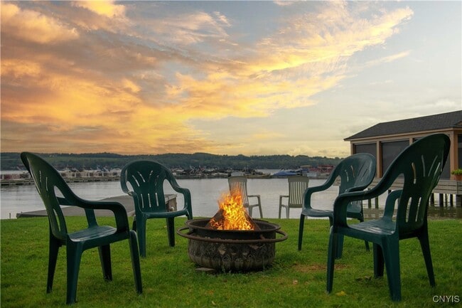 Building Photo - 1916 W Lake Rd