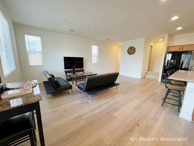 Building Photo - 692 Bamboo Bnd Pl