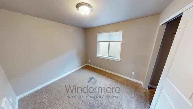 Building Photo - 221 Laurel St