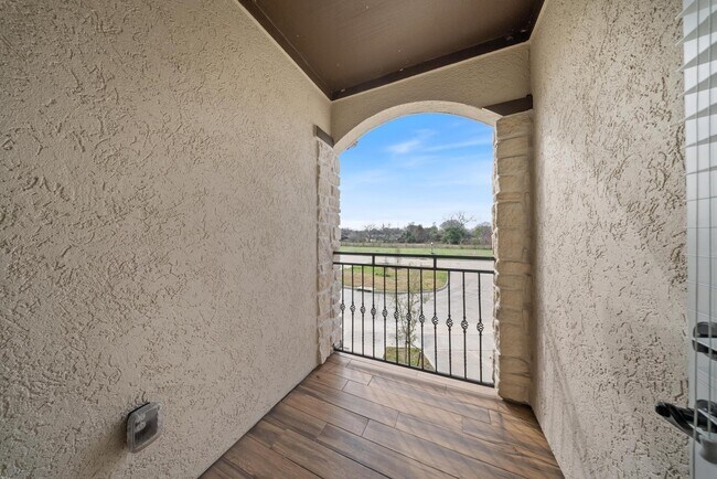 Building Photo - 2019 Olivos St