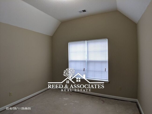 Building Photo - Southeast Memphis Home Located in Quiet Neighborhood!