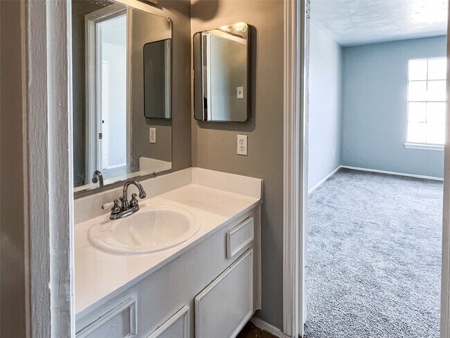 Building Photo - 1715 Moritz Dr