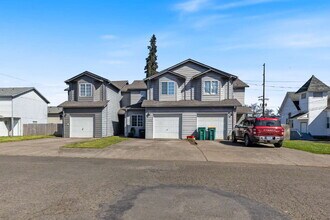 Building Photo - Spacious Townhome 3 Bedrooms plus office!