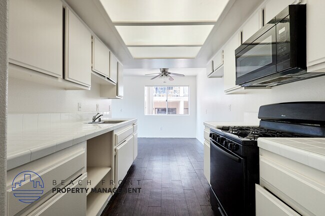 Building Photo - 1035 Raymond