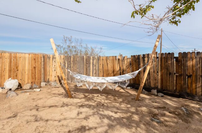 Building Photo - Beautiful 3-Bedroom, 2-Bath Home in Joshua Tree fully furnished