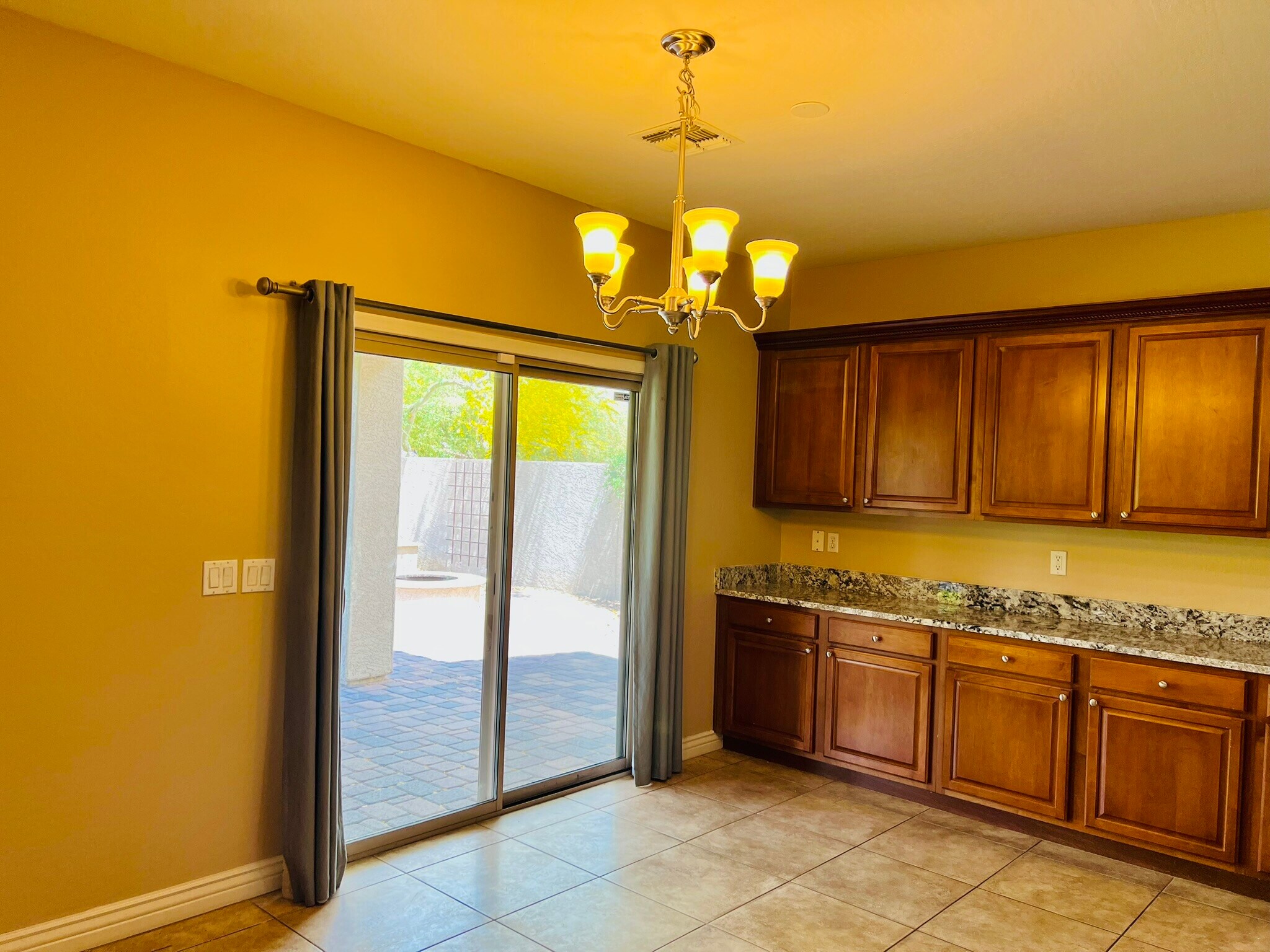 Building Photo - 1326 E Macaw Dr