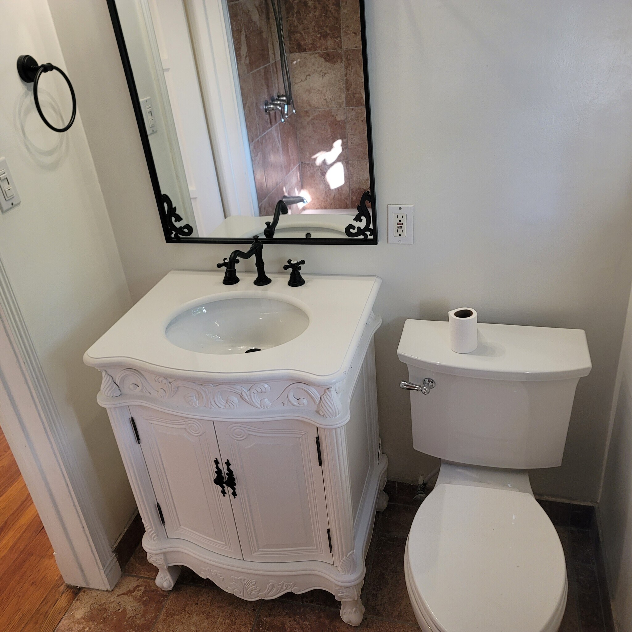 Building Photo - 5025 Cahuenga Blvd